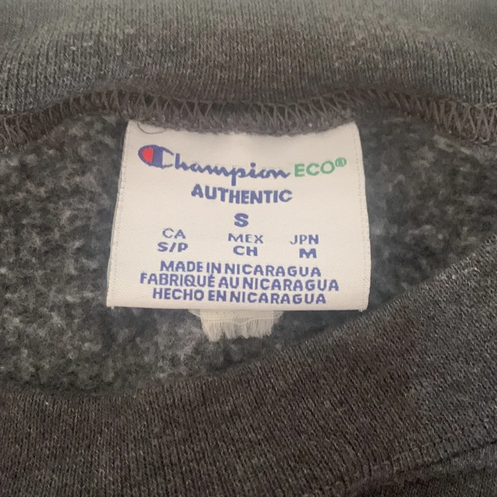 UM Crewneck - Picture 3 of 3